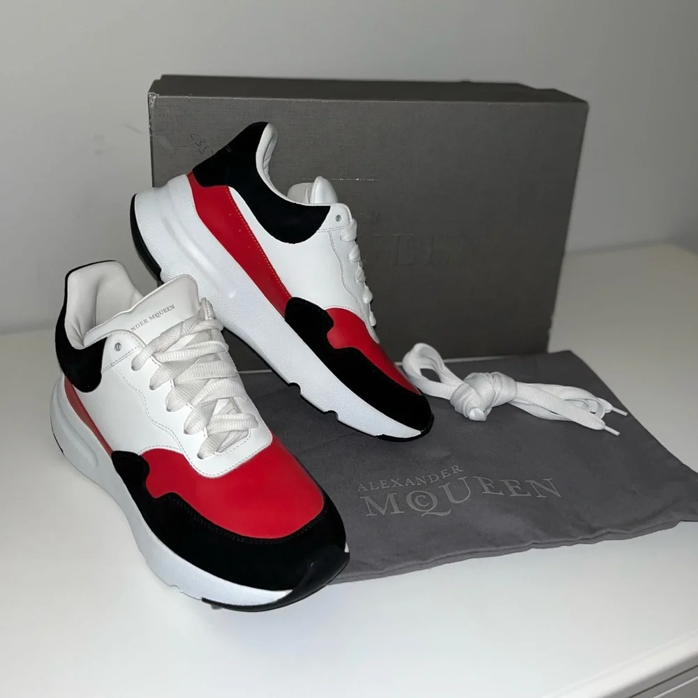 Alexander McQueen oversized laceup runner sneakers - Picture 2 of 13